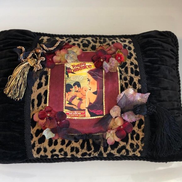 NWT ALEXANDRA'S ACCENTS Accent Pillow DC Romance Comic Strip Black\Leopard 15" - Picture 8 of 10